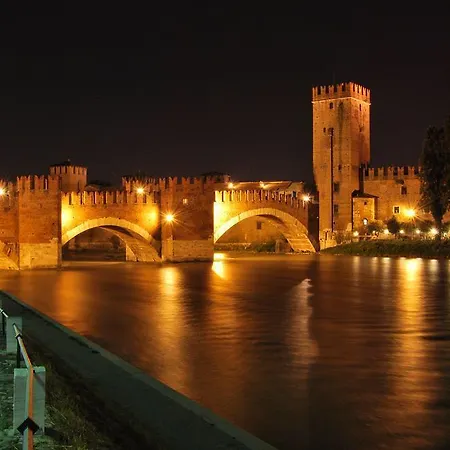Mela Verona