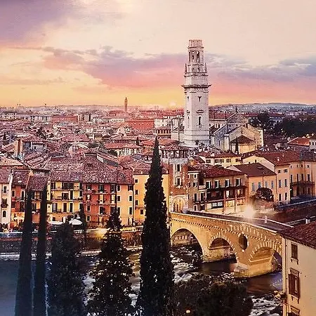 Mela Verona